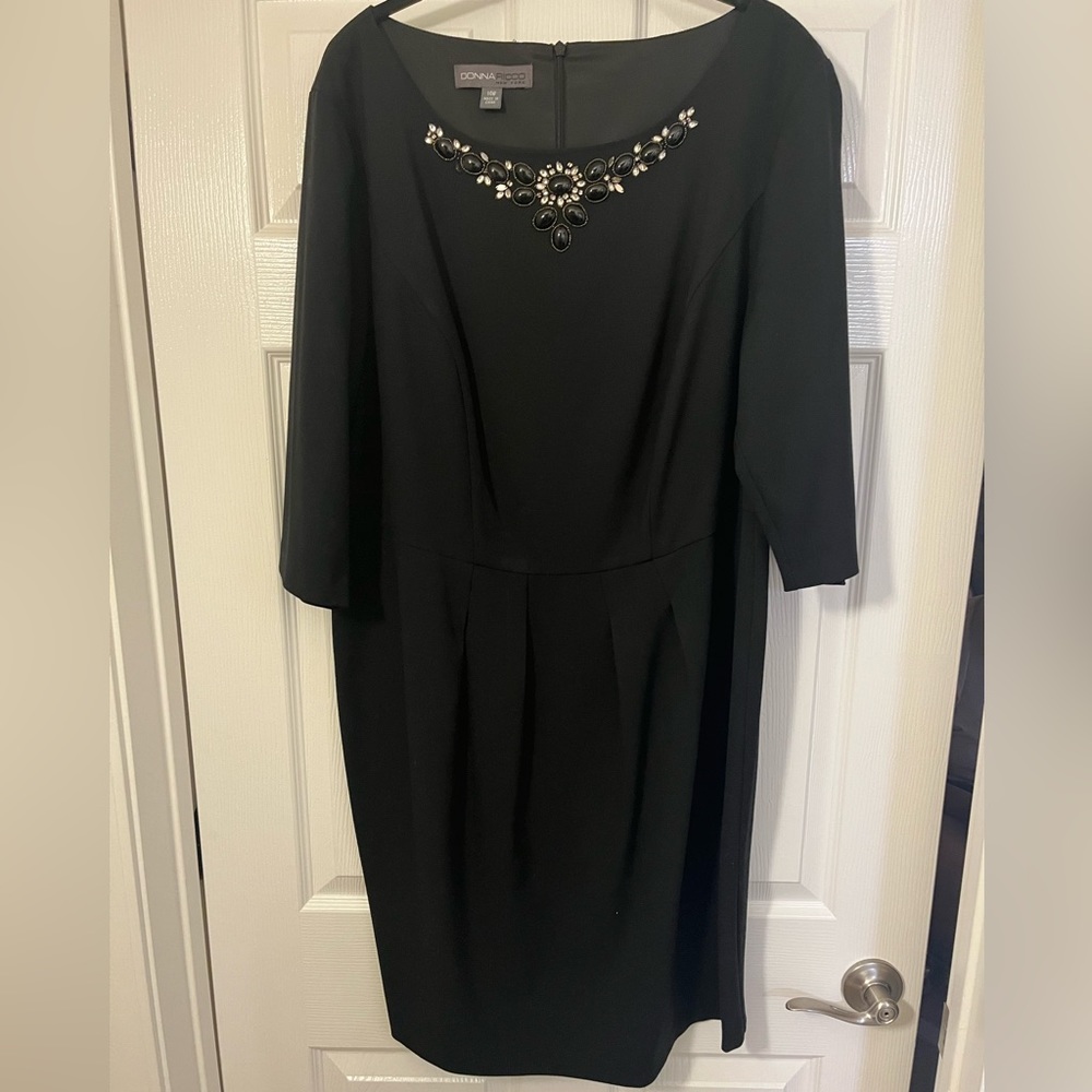 ✨Donna Ricco jeweled neck sheath dress size 14W✨